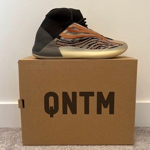 Dead Stock Adidas Yeezy QNTM Flash Orange Size US 9